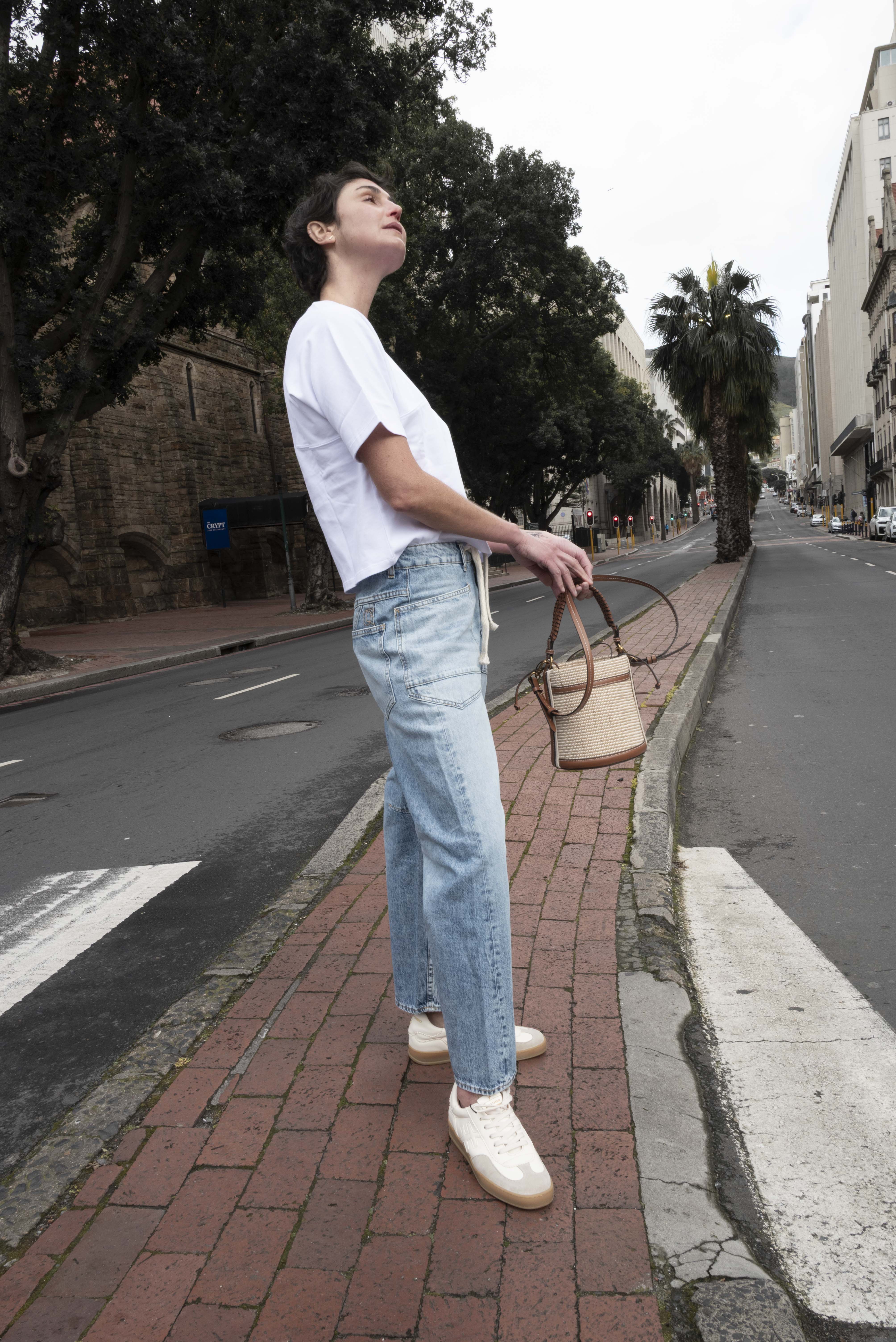 Le Temps des Cerises | Madie Jean in Light Blue and Khaki