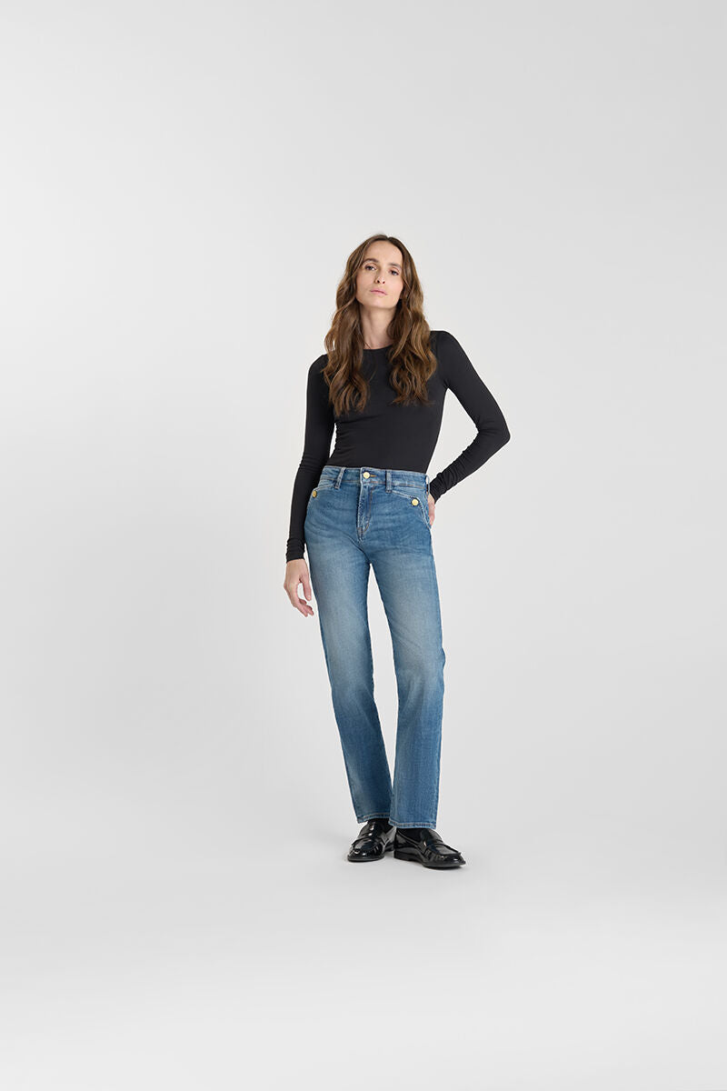 Model wearing Le Temps des Cerises Jean 400/17 High Waist Regular Fit jeans in Blue, full length styled look