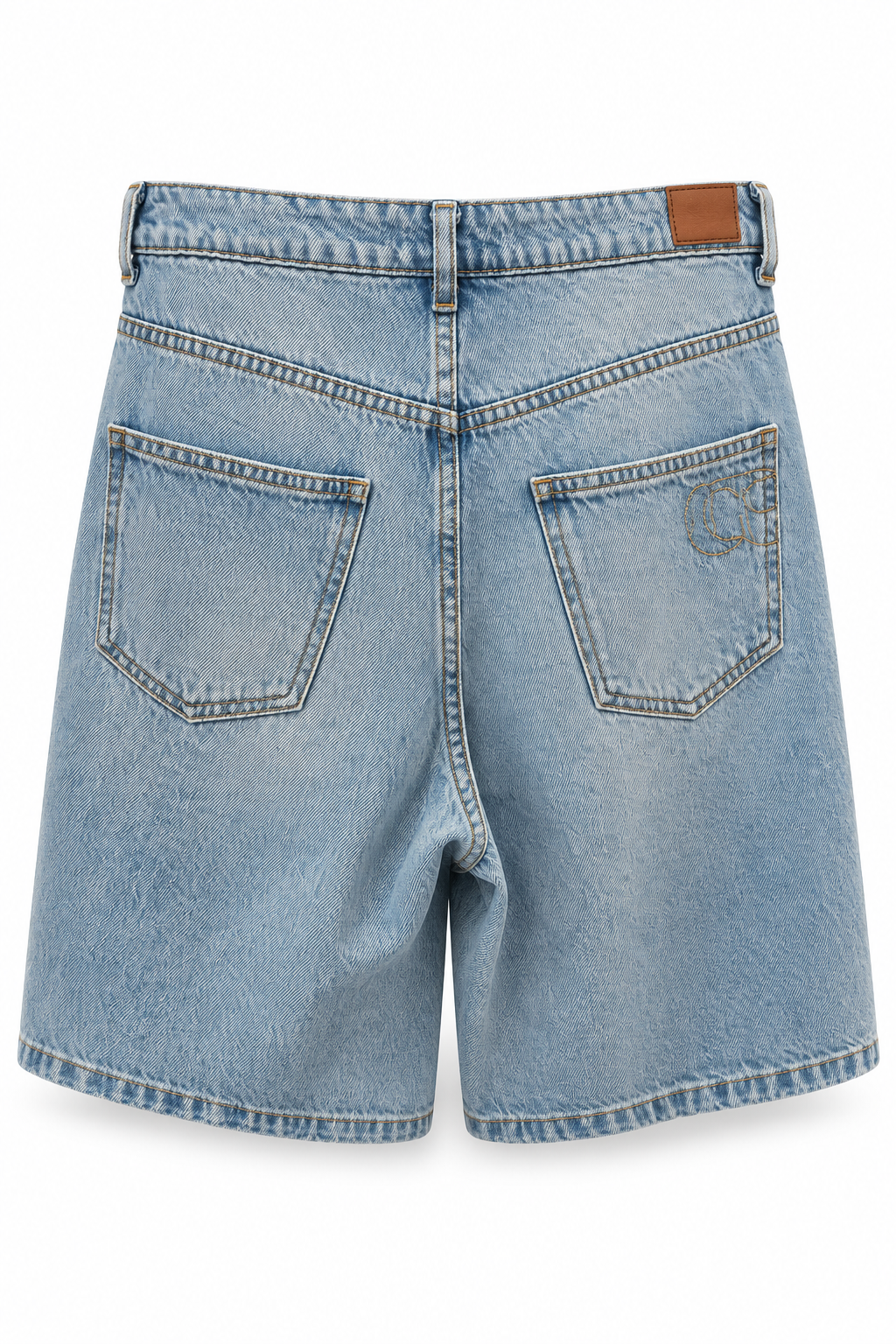 Le Temps des Cerises Lova Short in light blue denim, back flat view with patch pockets and waistband patch