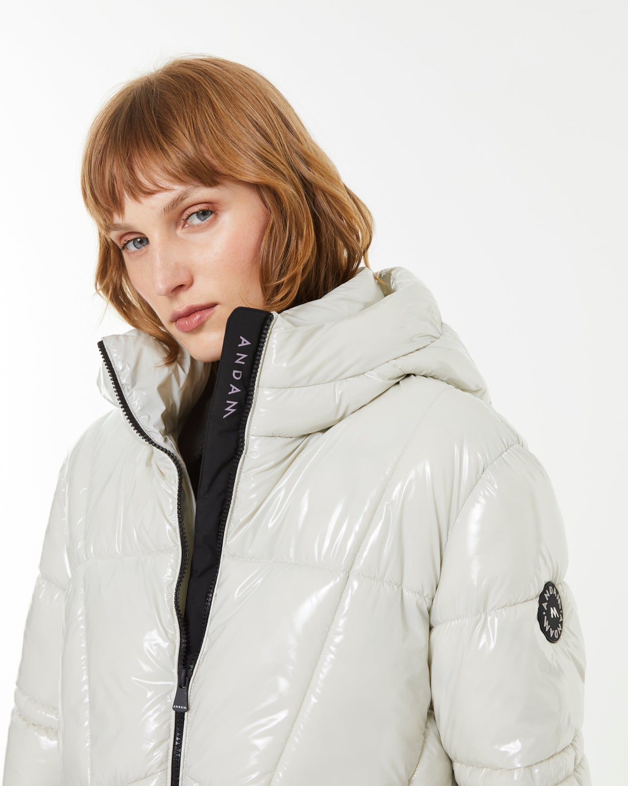 Close-up of Andam ecru puffer jacket hood and zip detail