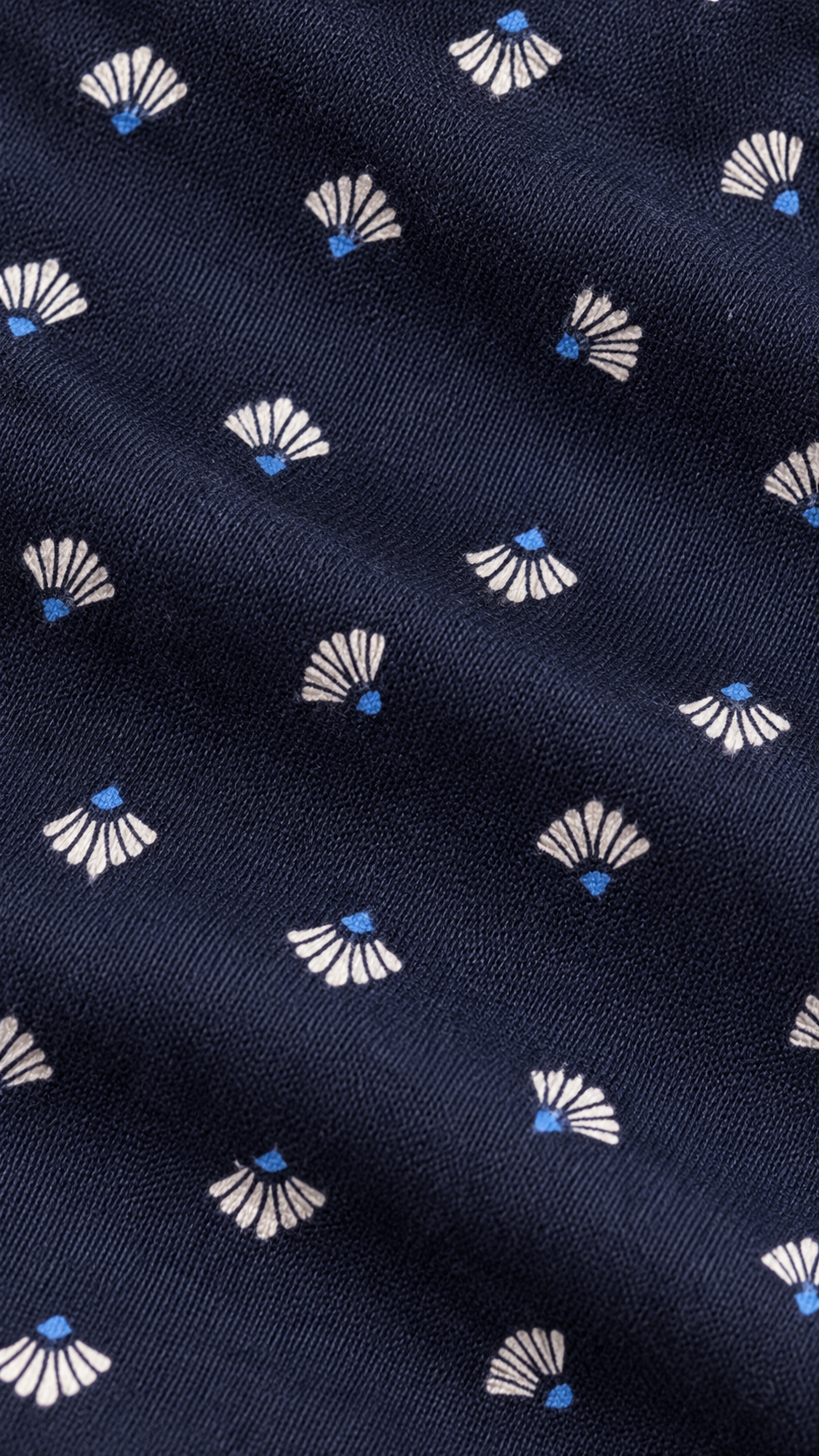 Close-up of the white fan print with blue flecks on the Tropez Print Pant