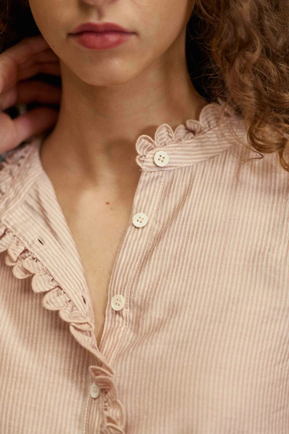 La Petit Étoile Boya blouse in powder with ruffled neckline and button detail