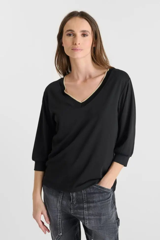 Le Temps des Cerises black V-neck tee with subtle metallic trim and three-quarter sleeves worn with grey denim jeans