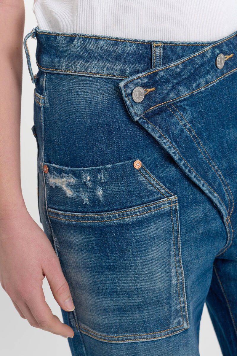 Close-up of utility pocket detail and distressed finish on Le Temps des Cerises Cosy Pocket jeans in blue