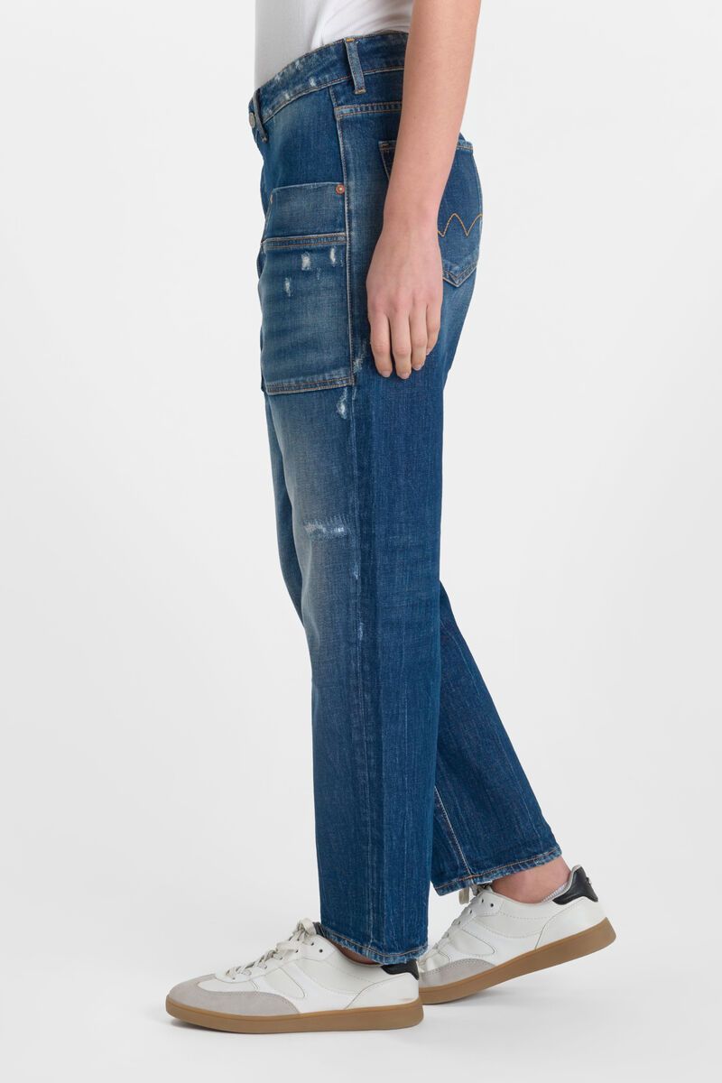 Profile view of Le Temps des Cerises Cosy Pocket jeans in blue showing relaxed straight-leg silhouette