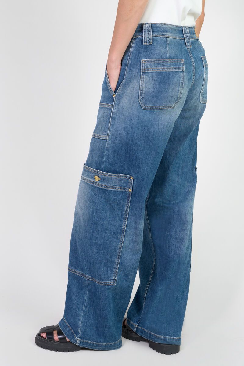 Angled back view of Le Temps des Cerises HOLLY jeans in blue with wide-leg silhouette