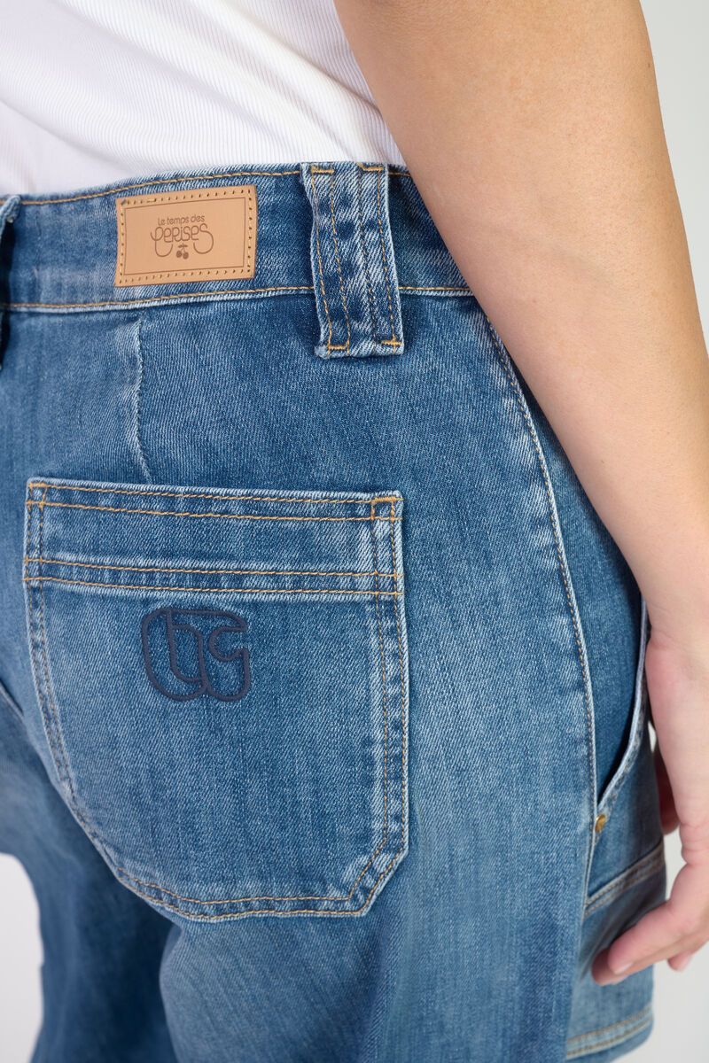 Close-up of back pocket and logo embroidery on Le Temps des Cerises HOLLY jeans