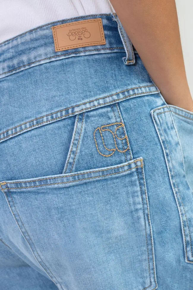 Close-up of the signature embroidered back pocket and authentic denim wash on the Le Temps des Cerises Madie Denim Jeans in Blue.