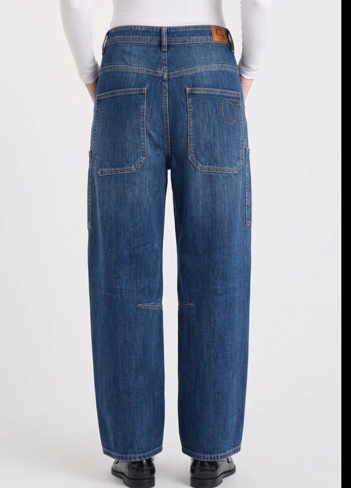 Back view of Le Temps des Cerises Madie denim jeans in Dark Blue featuring oversized patch pockets, utility detailing and a relaxed straight-leg fit.