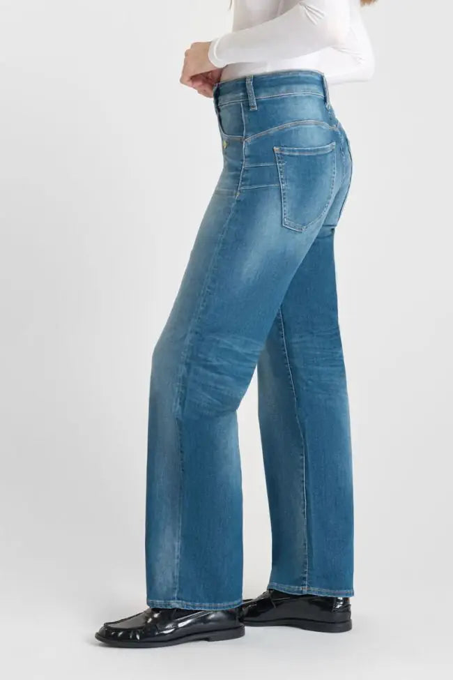 Side view of the Le Temps des Cerises Pulp Wide Leg Zim jeans on model.