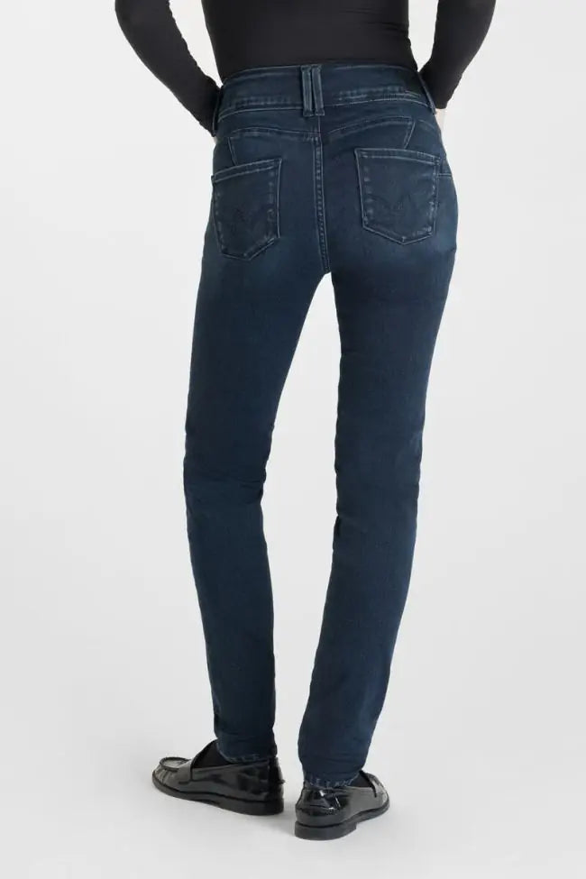 Back view of the Le Temps des Cerises Ultra Pulp Slim Evy jeans in Blue-Black No.1 showing the sculpting fit and signature back pockets.