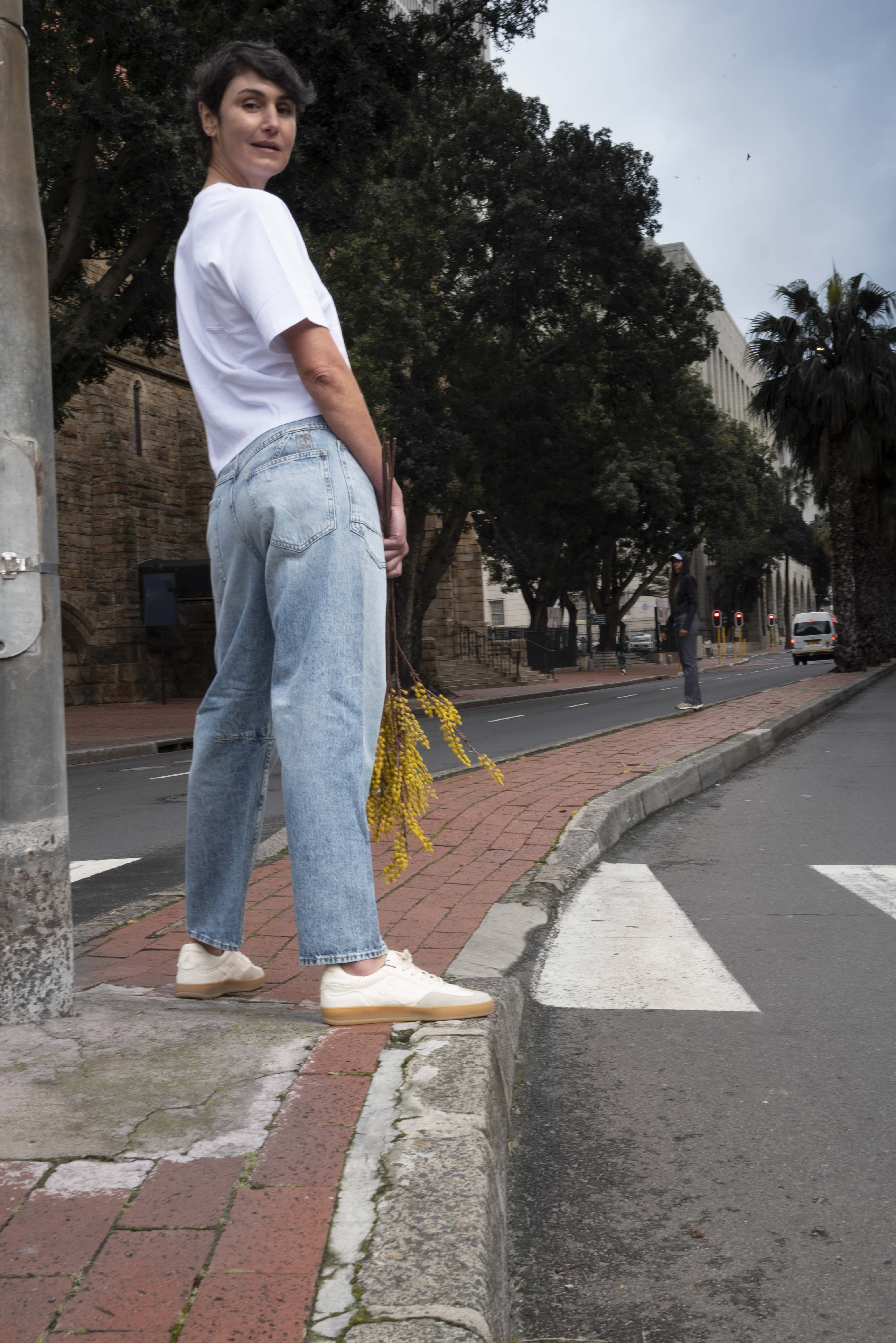 Le Temps des Cerises | Madie Jean in Light Blue and Khaki