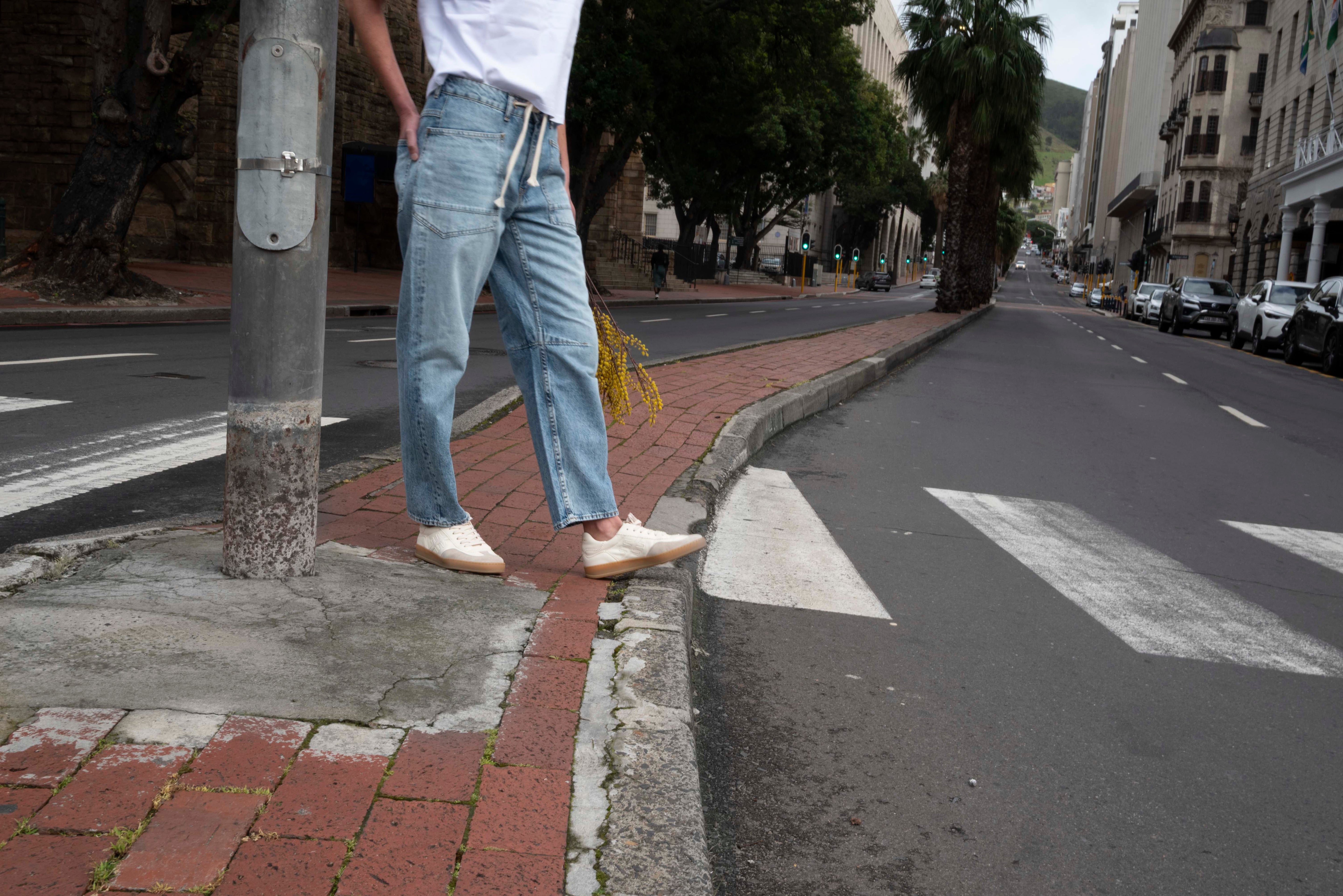 Le Temps des Cerises | Madie Jean in Light Blue and Khaki