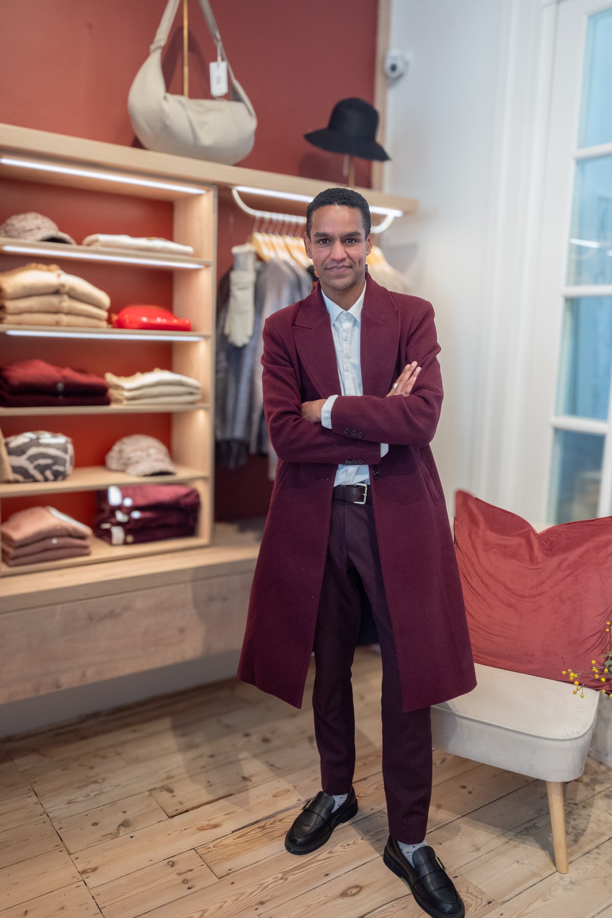 Keeran posing as sales consultant in Boetiek