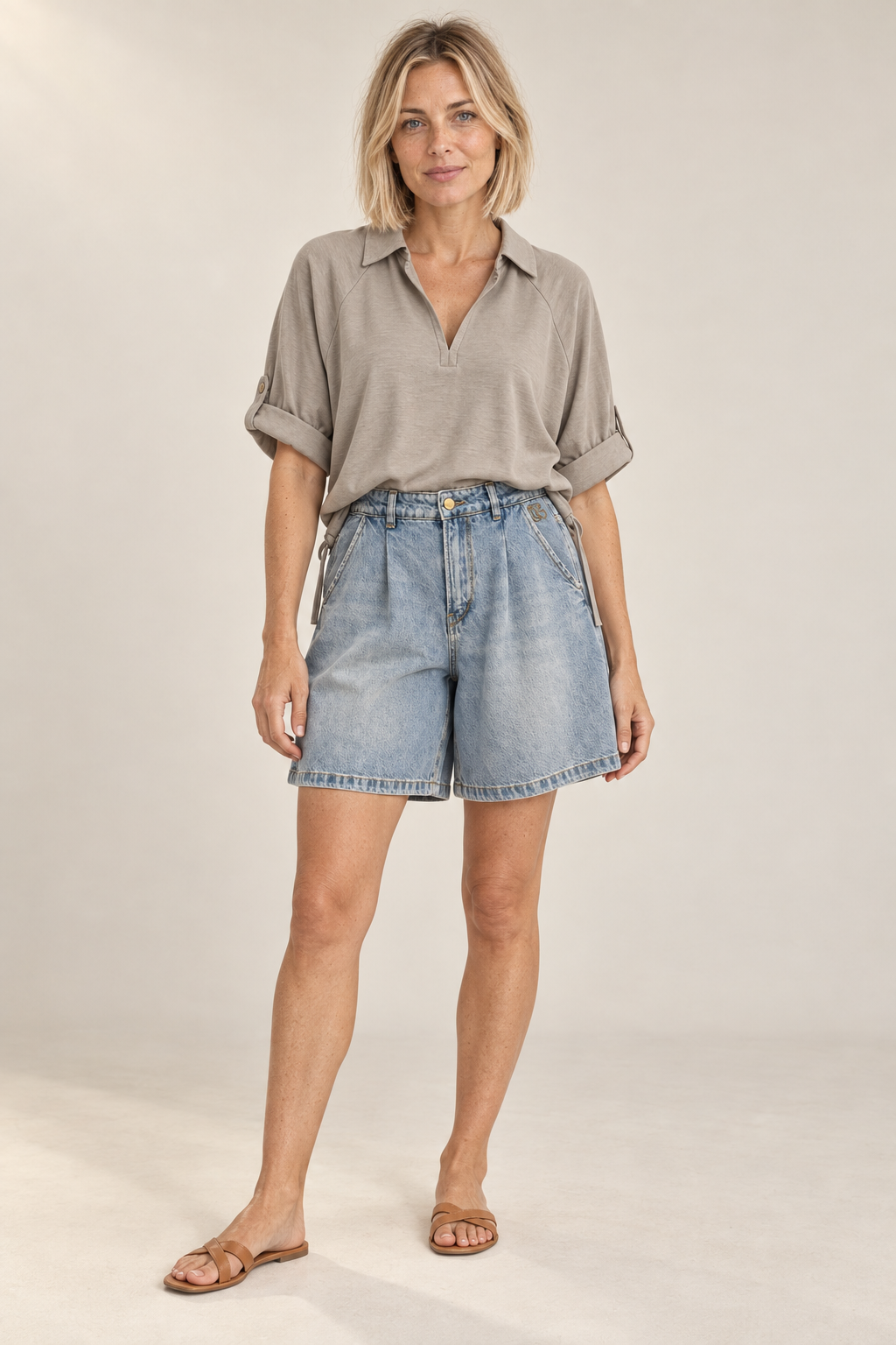 Model wearing the Le Temps des Cerises Lova Short in Blue, full length front view