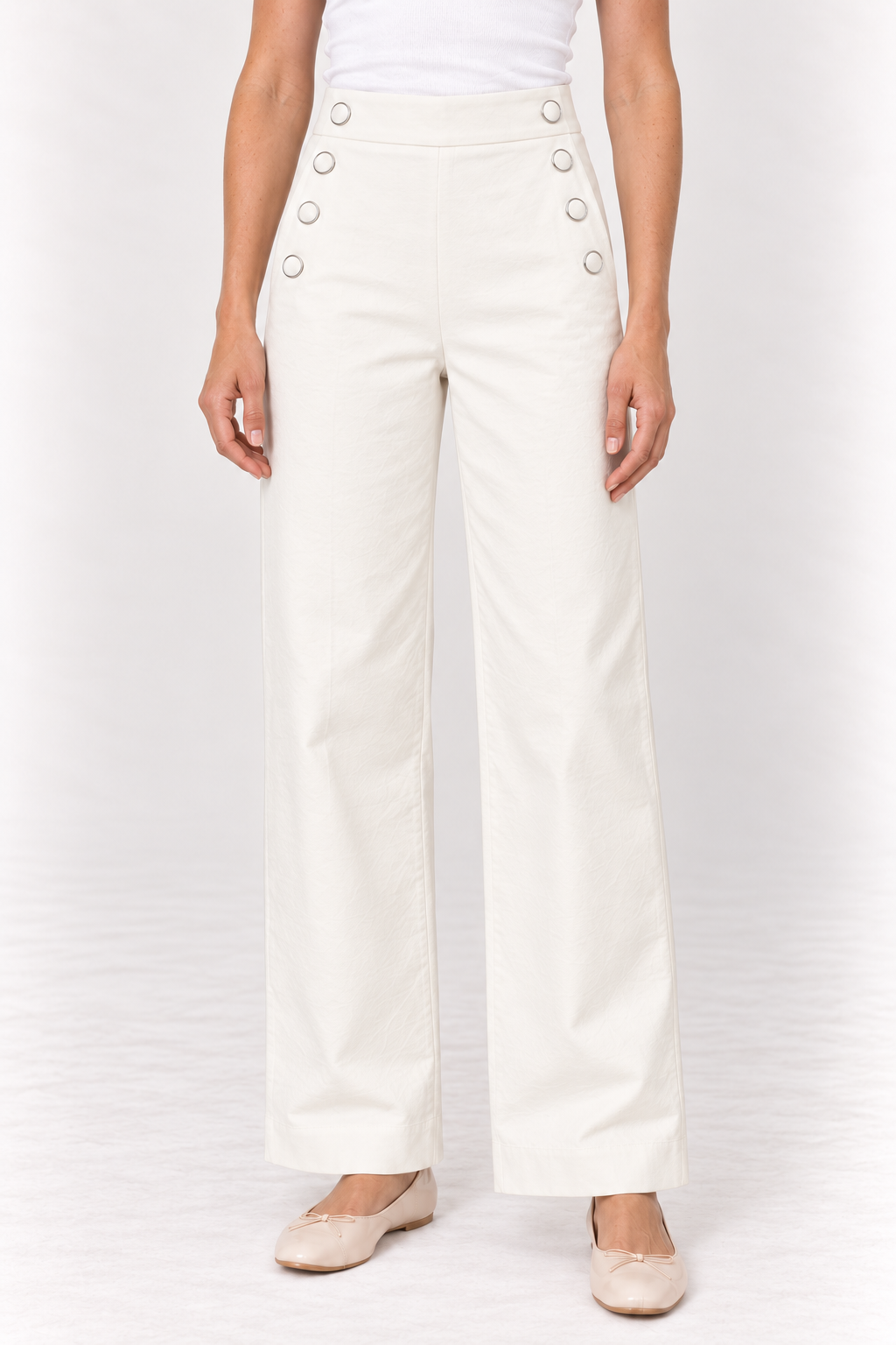 Waist detail of the YAYA High Waist Wide Leg Trousers in Off White #Colour_Off White