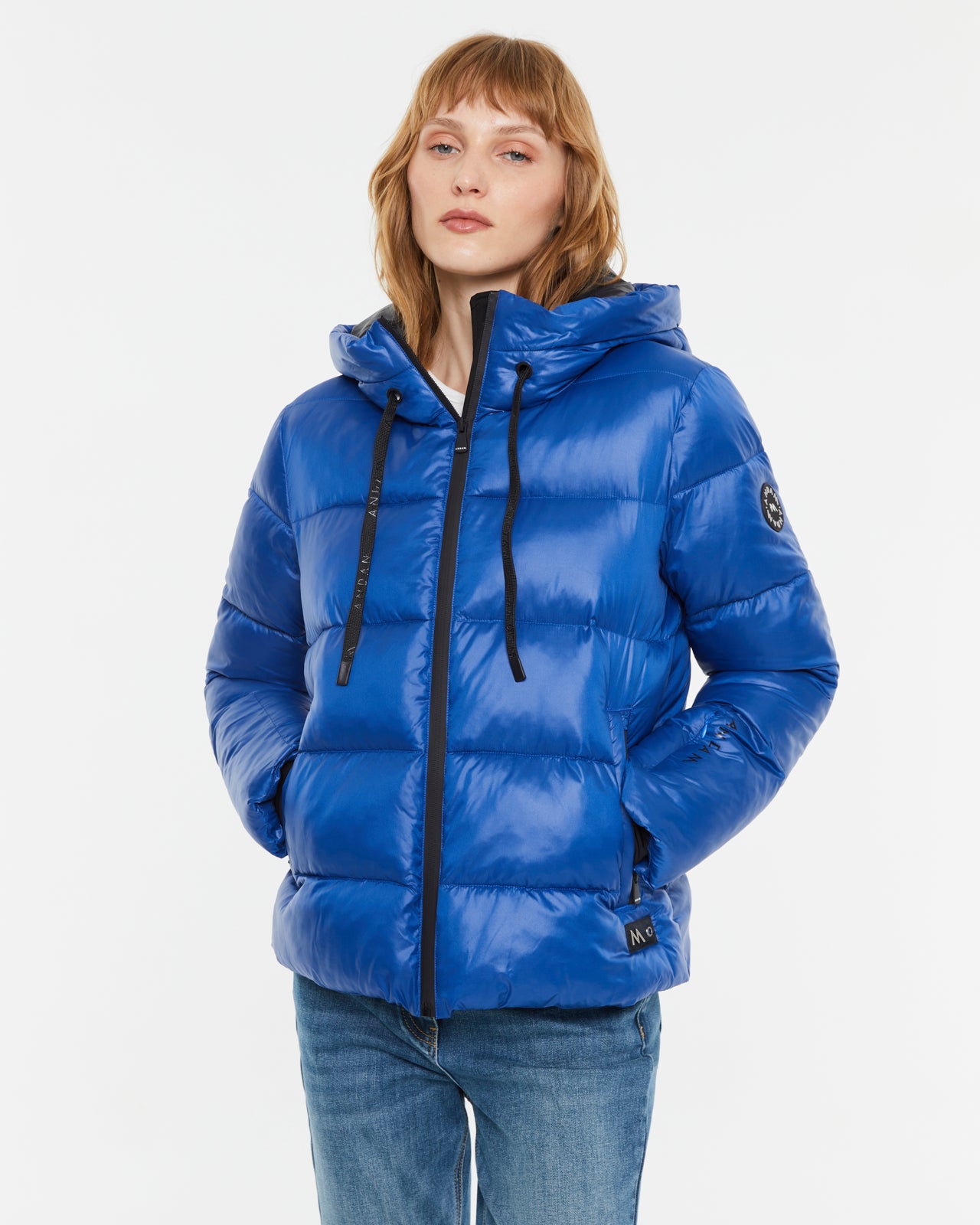 Detail of Andam blue puffer jacket quilting and front zip