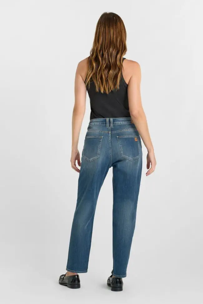 Back view of Le Temps des Cerises 400/60 Girlfriend Clelia High Waist Jeans in Blue No.3 worn by a model