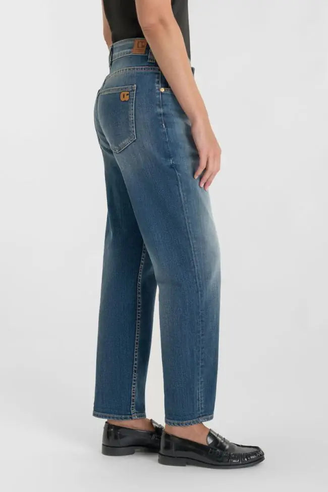Rear side view of Le Temps des Cerises 400/60 Girlfriend Clelia High Waist Jeans in Blue No.3.