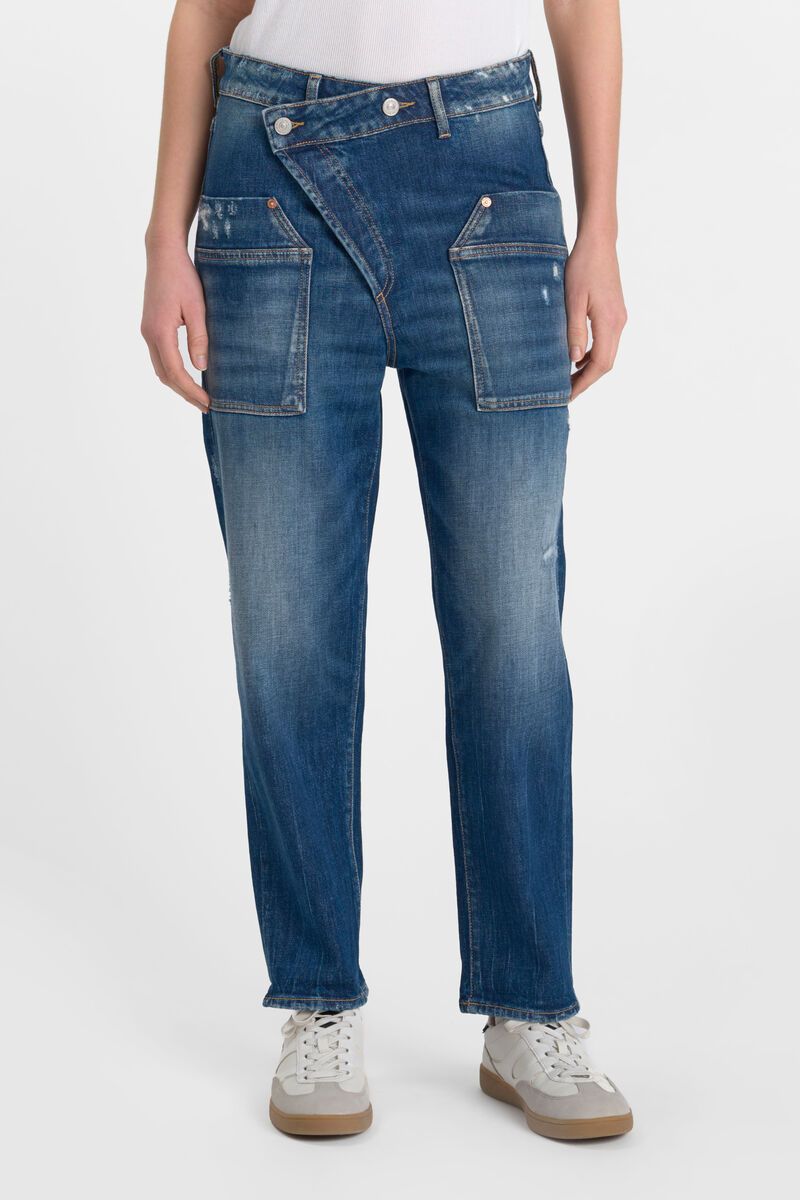 Close-up front view of Le Temps des Cerises Cosy Pocket jeans in blue featuring wrap-front closure and patch pockets