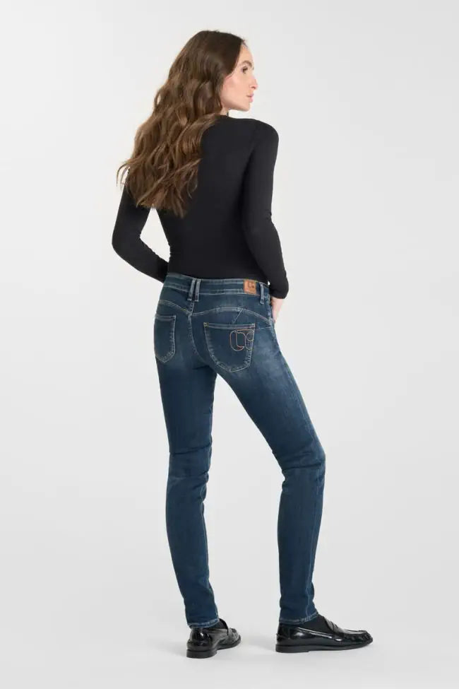 Rear lifestyle view of a model wearing Le Temps des Cerises Denim Jeans in Mallo, showcasing the flattering slim fit and signature pocket detailing.