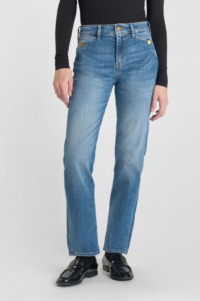 Model wearing Le Temps des Cerises Jean 400/17 High Waist Regular Fit jeans in blue