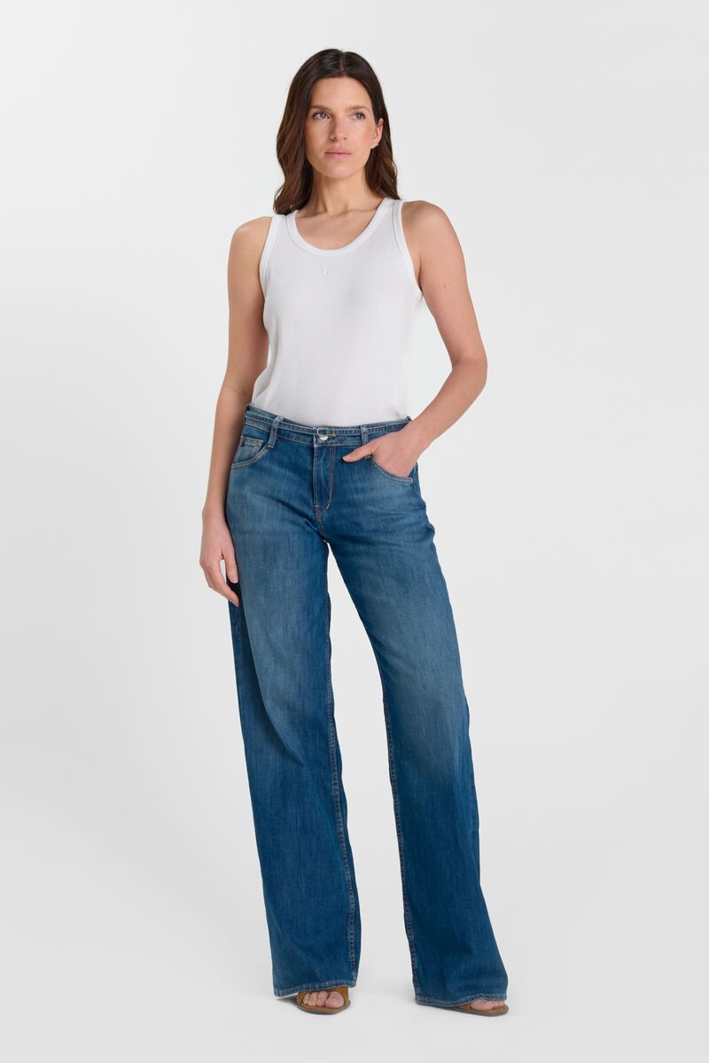Model wearing Le Temps des Cerises Lauren Jab jeans in blue featuring a relaxed wide-leg fit and drawstring waist detail