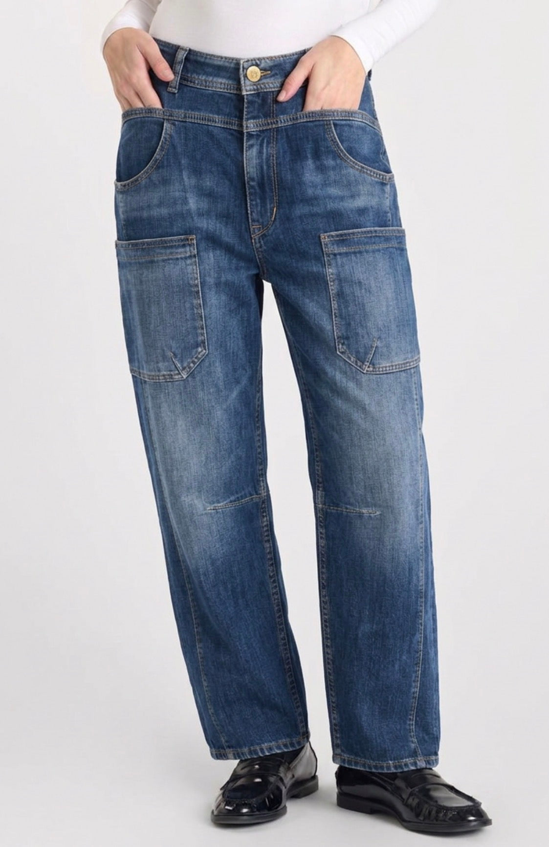 Front detail of Le Temps des Cerises Madie denim jeans in Dark Blue featuring oversized utility pockets, carpenter styling and a relaxed straight-leg fit.