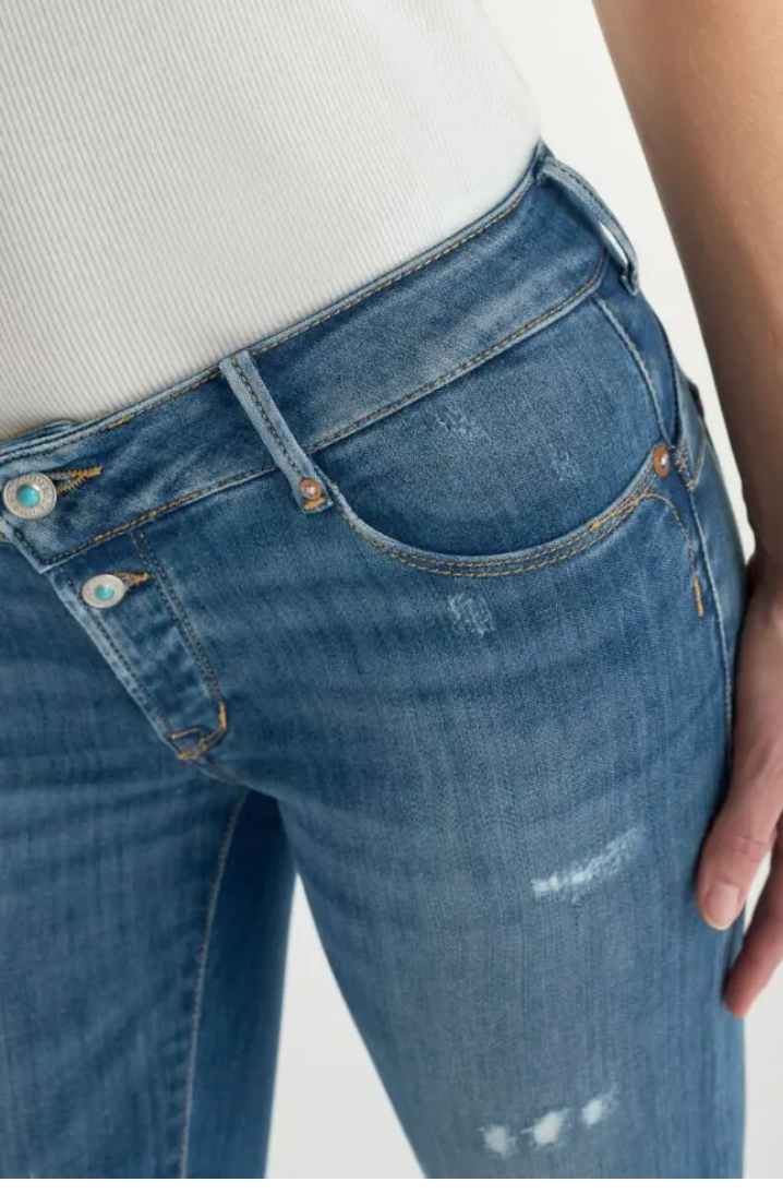 Le Temps des Cerises Pulp Fino Jean, close-up of button fly, front pockets and distressed denim detail