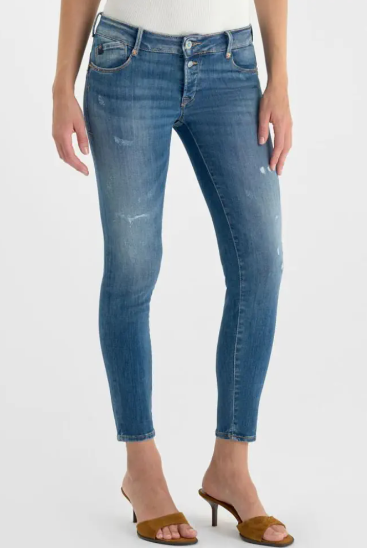 Le Temps des Cerises Pulp Fino Jean in mid blue wash, front view, slim fit cropped denim, available at Boetiek