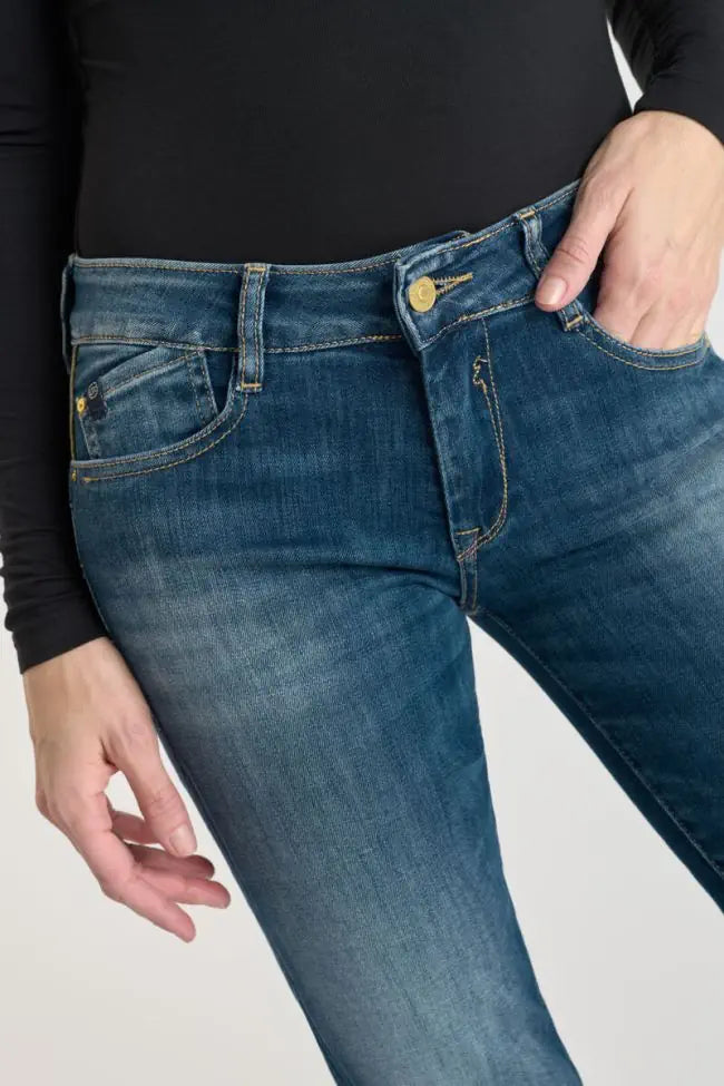 Close-up of the waistband and front pocket detailing on the Le Temps des Cerises Pulp Slim Gaba Jeans in Blue N°3.