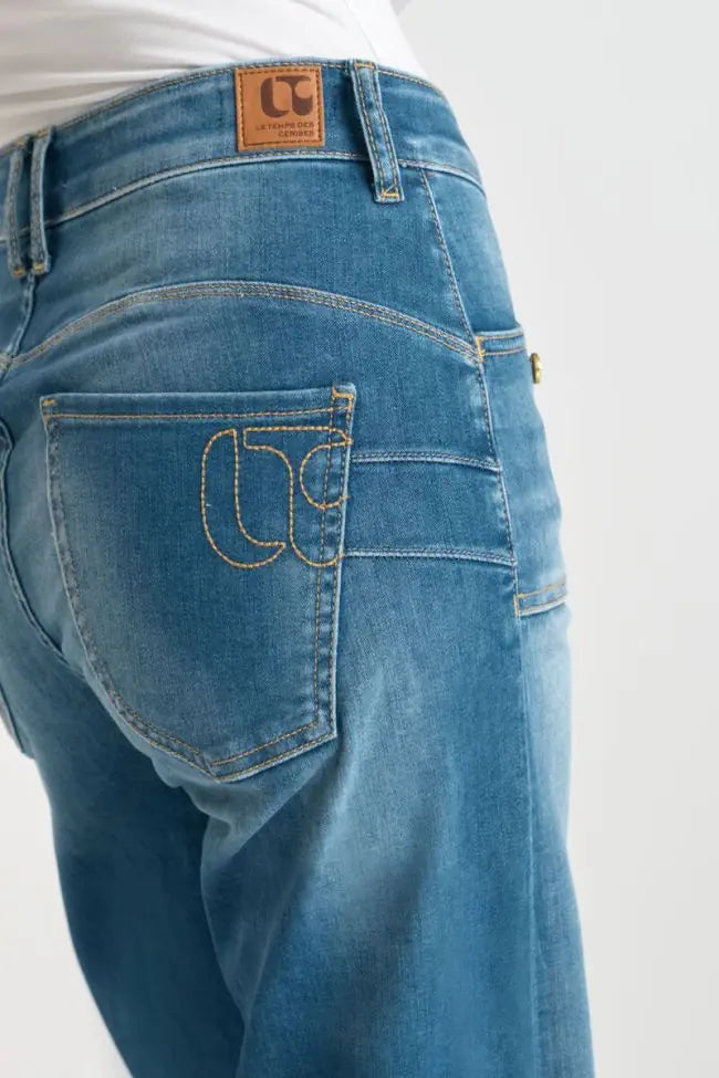 Close-up of the rear pockets and signature Le Temps des Cerises branding on the Pulp Wide Leg Zim jeans.