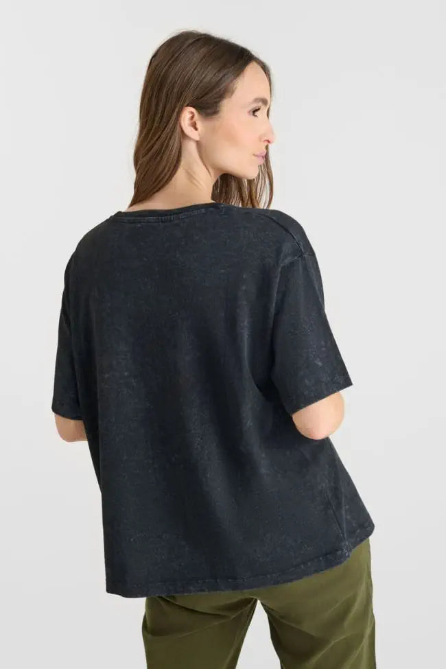 Back view of Le Temps des Cerises Spears black tee-shirt with relaxed silhouette and short sleeves