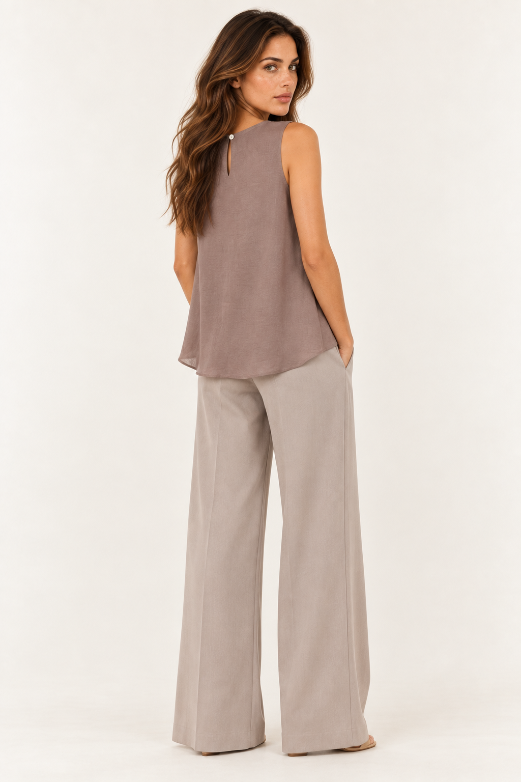 Model wearing the YAYA Balloon Hem Top with Button Back in Brownie Brown, back view showing the keyhole and button #Colour_Brownie Brown